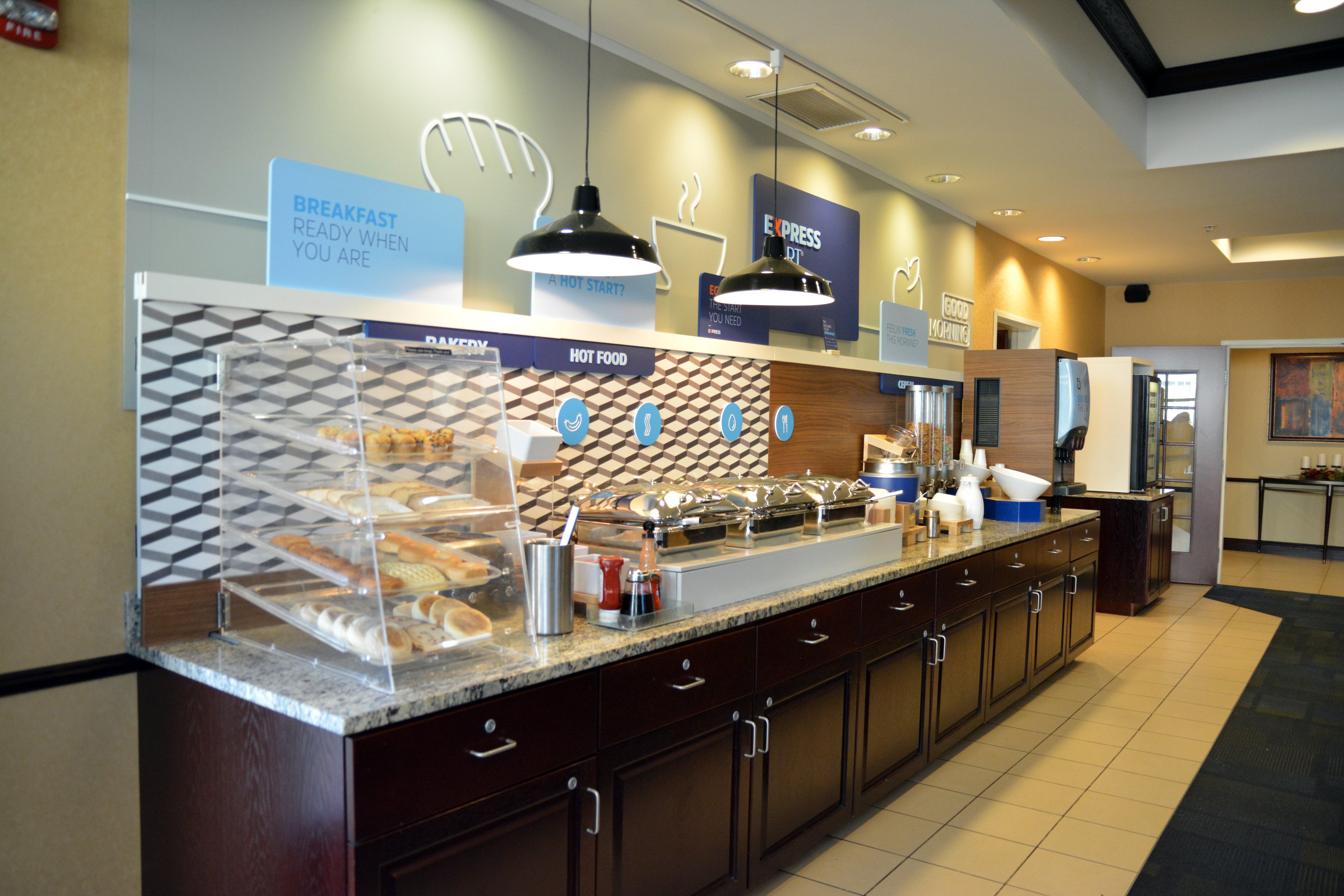 Holiday Inn Express & Suites Youngstown West I 80, An Ihg Hotel Ngoại thất bức ảnh
