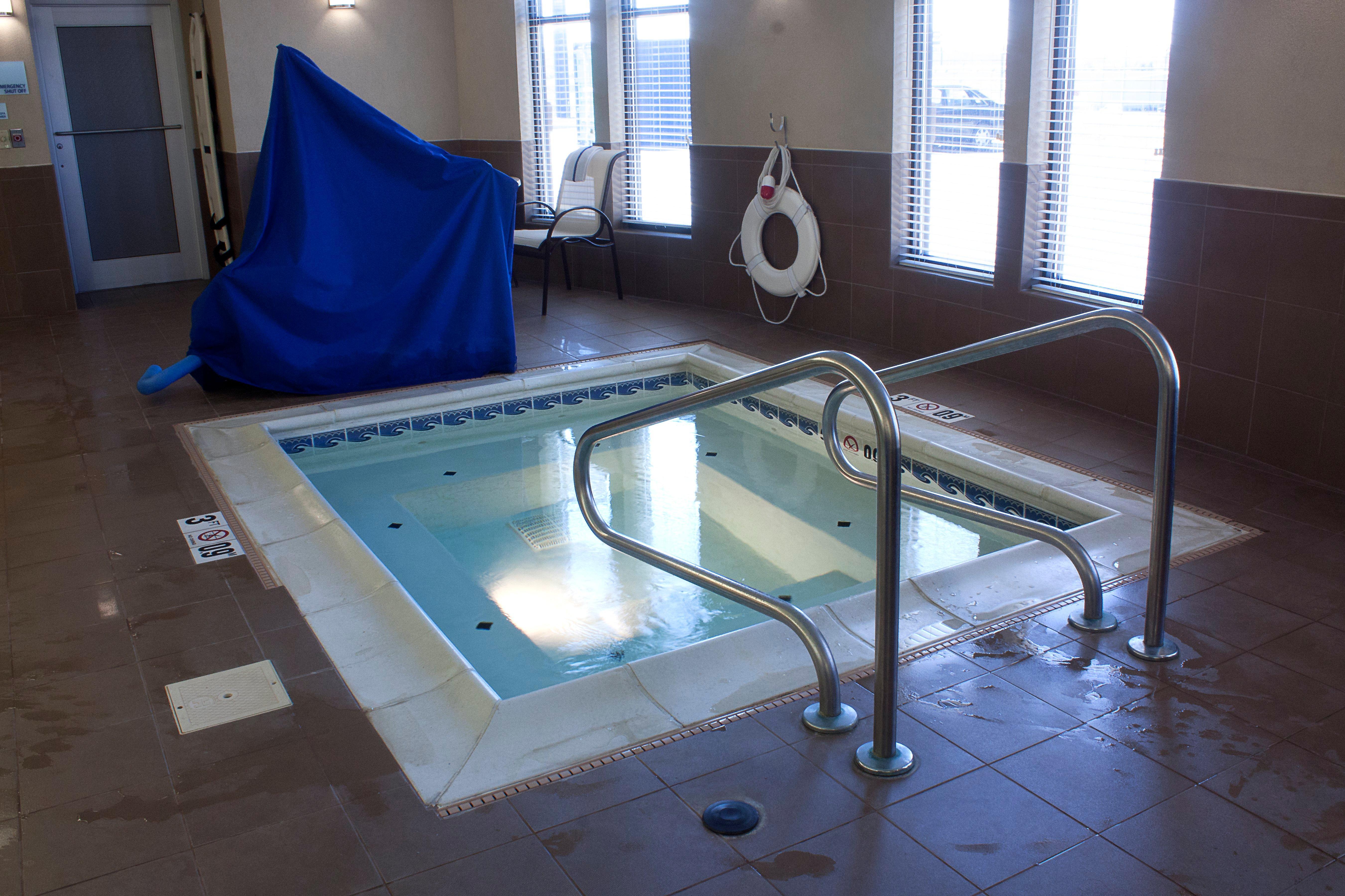 Holiday Inn Express & Suites Youngstown West I 80, An Ihg Hotel Ngoại thất bức ảnh