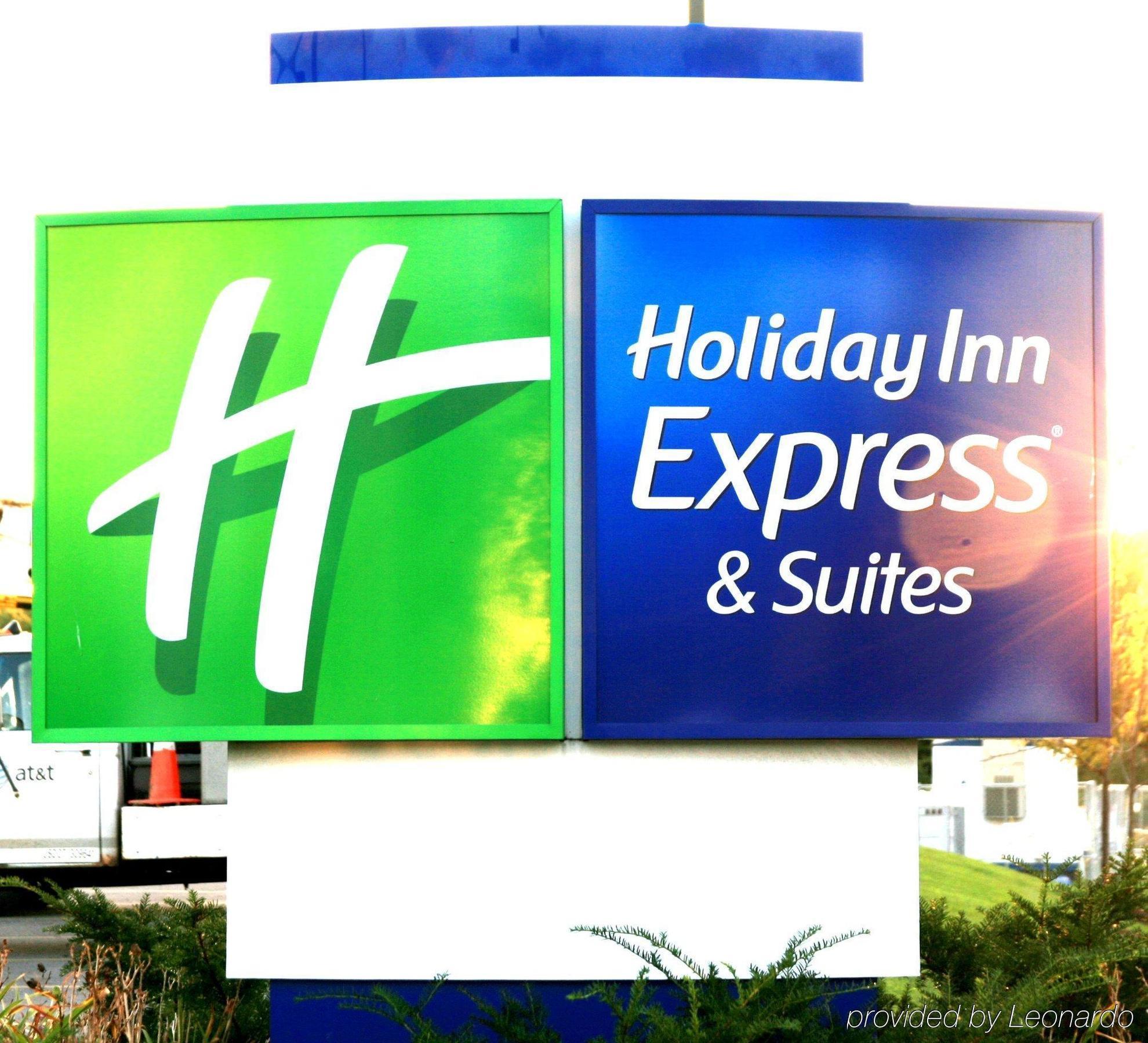 Holiday Inn Express & Suites Youngstown West I 80, An Ihg Hotel Ngoại thất bức ảnh